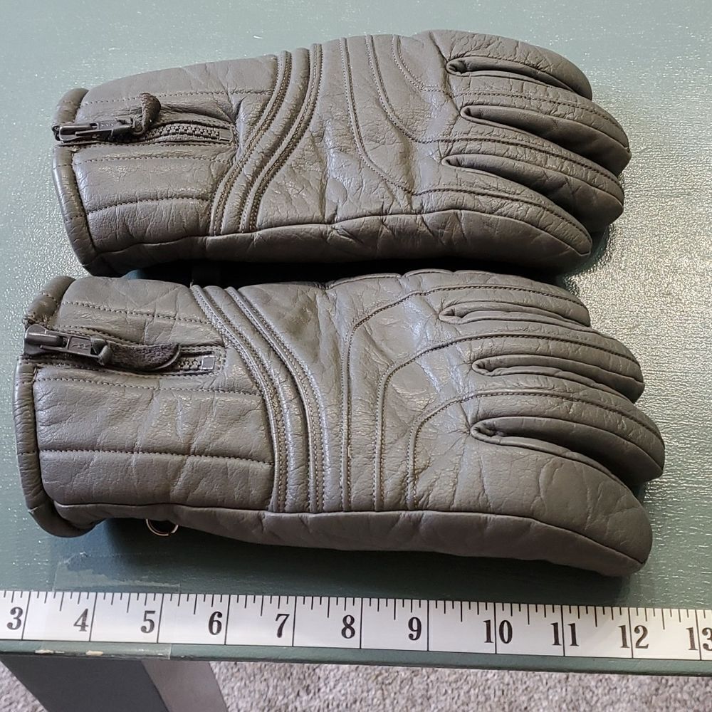 Men's medium gray leather winter gloves. Made by Gordini, size medium.